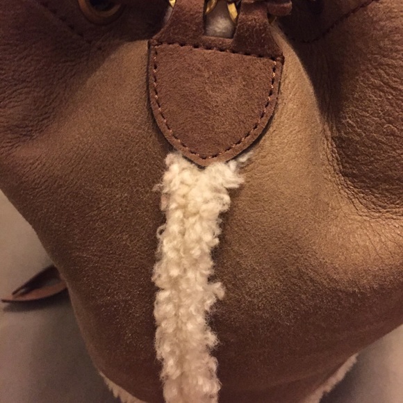 Shearling and suede bucket bag from fall 14 runway - Picture 3 of 4