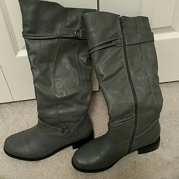 Grey boots