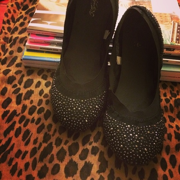 Gem Embellished black flats✨