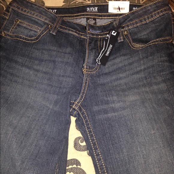 Jeans - Picture 2 of 4