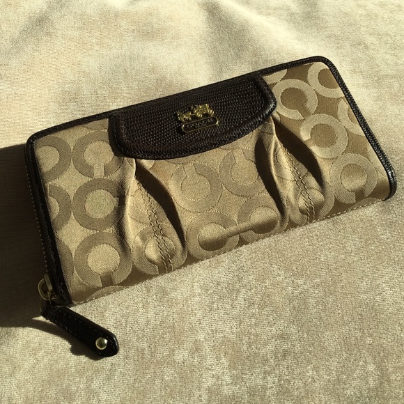 Coach Handbags - Final price - Coach wallet 💕💕