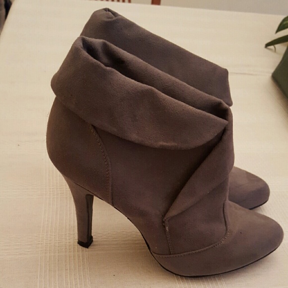 Grey Heels - Short boot style
