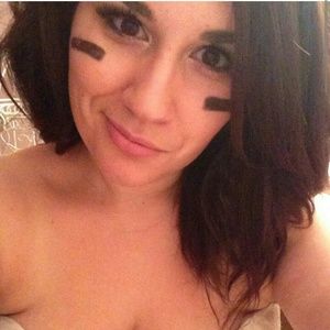 Meet your Posher, Leonor