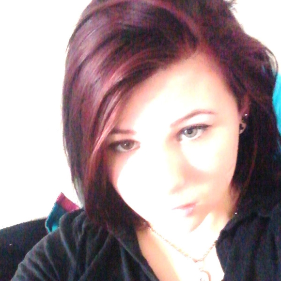 Meet your Posher, Courtney - Picture 1 of 1