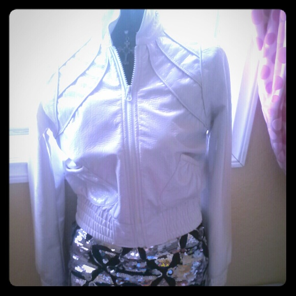 BB.Dakota white zip up jacket