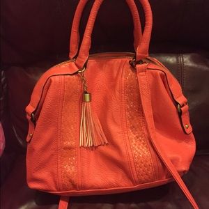 Coral shoulder bag.