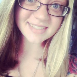 Meet your Posher, Elaina