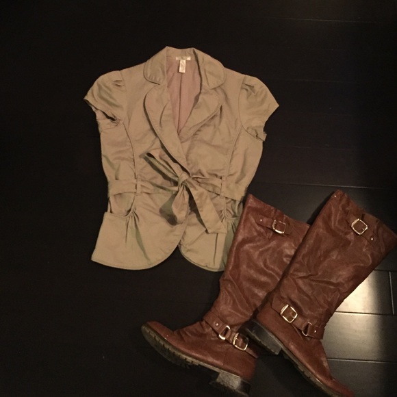 ☀️SALE☀️ Short sleeve, tan crop blazer jacket