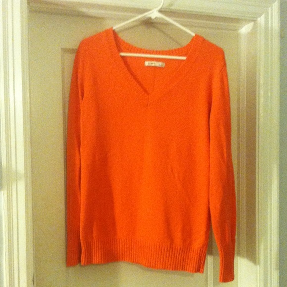 Never worn coral old navy sweater.