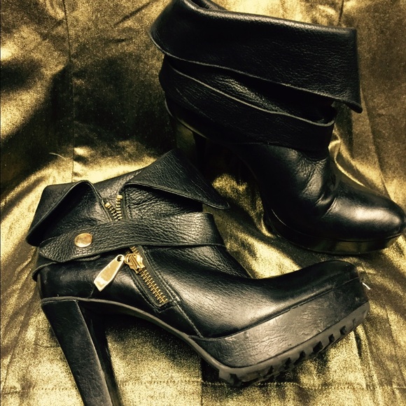 Boots - Picture 4 of 4