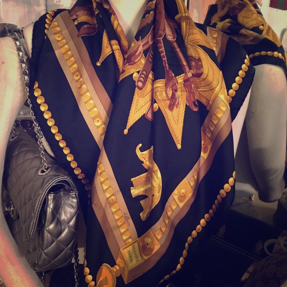 🎉🎉Host Pick!!!🎉🎉 authentic Hermes silk scarf!