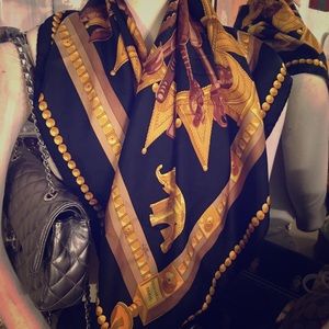 🎉🎉Host Pick!!!🎉🎉 authentic Hermes silk scarf!