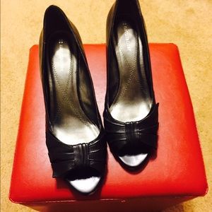 Naturalizer Latina- Black leather stack pump