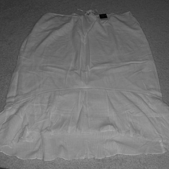 White Avenue Skirt size 22/24