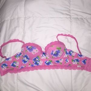 Gilly Hicks push 'em up buster