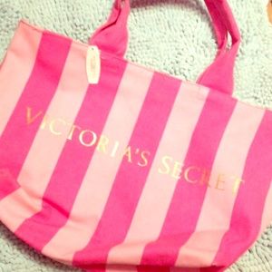 VS Pink Bags ((SAVED FOR: @Aaiiiii ))