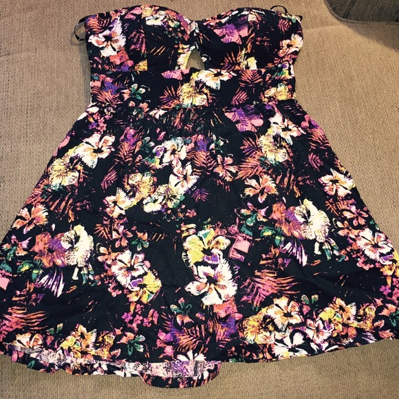 Floral mini 2B Bebe dress NEW