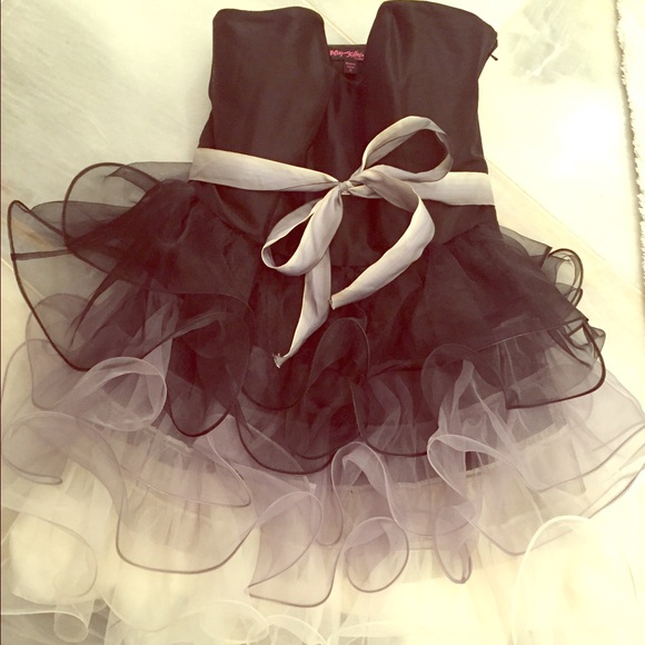 Betsey Johnson Dresses & Skirts - Betsey Johnson dress