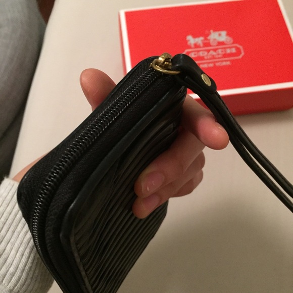 Coach • Pleated Leather Wristlet - Picture 3 of 4