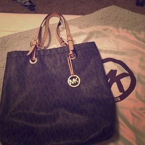 Authentic Michael Kors tote!