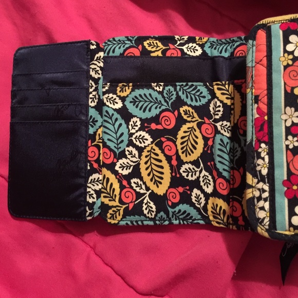 SOLD Vera Bradley wallet - Picture 3 of 4