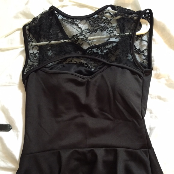 "Edge by KS" Black Lacey peplum top - Picture 2 of 4