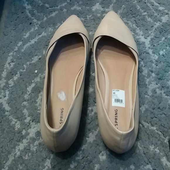 Great Fall Shoe! Beige Pointed Toe Flats
