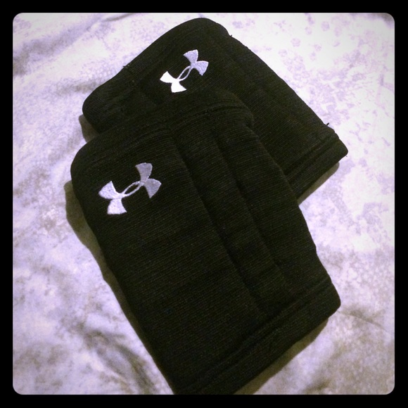 UA volleyball knee pads
