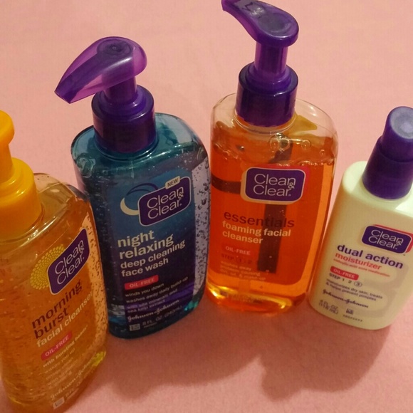 H&M Other - Clean & Clear cleansing kit (oil-free)