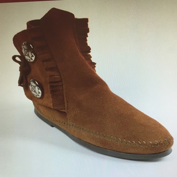 🎉SOLD🎉 Minnetonka Moccasin Boots (BRAND NEW) - Picture 2 of 4