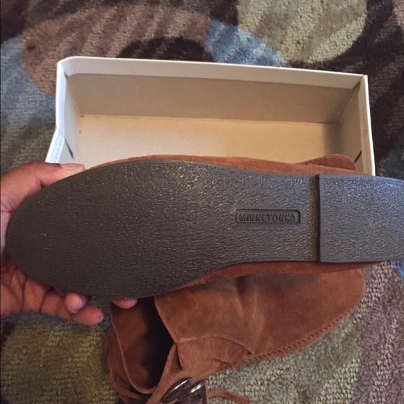 🎉SOLD🎉 Minnetonka Moccasin Boots (BRAND NEW) - Picture 4 of 4