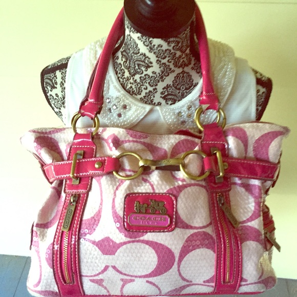 🎀Pink Sequined Coach Purse🎀