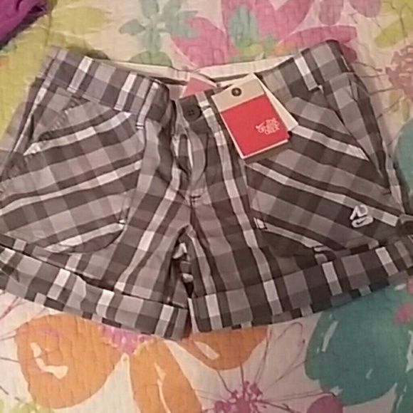 BRAND NEW NIKE PLAID SHORTS
