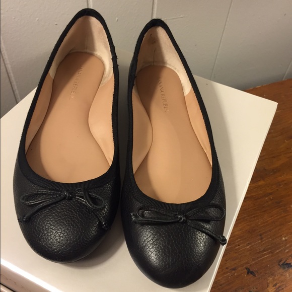 Classic black leather round toe flats