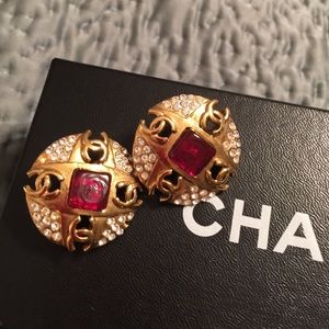 Vintage authenic Chanel clip earrings