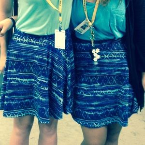 I'm selling the skirt