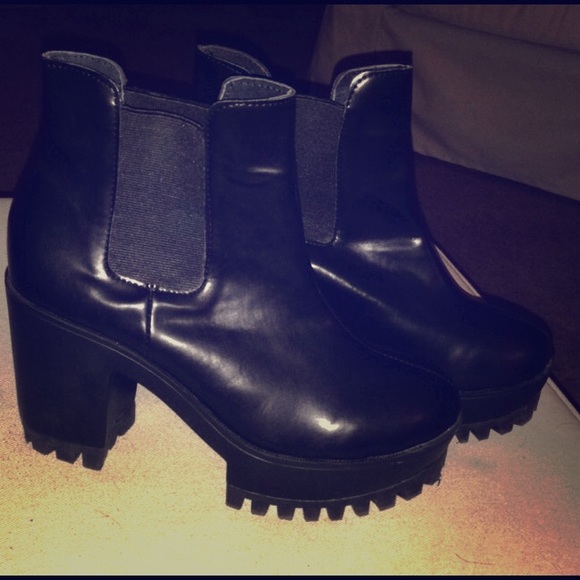 Platform chelsea boots