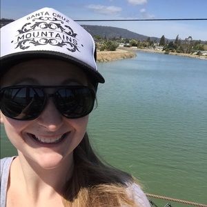 Meet your Posher, Holly