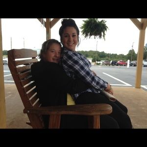 Meet your Posher, Kendra