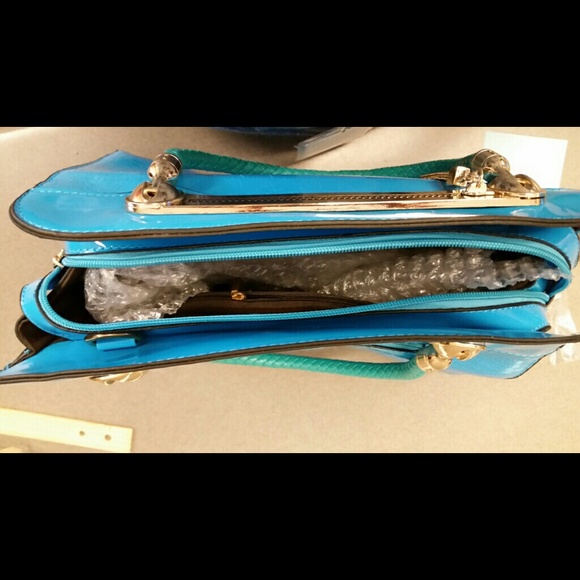 Meet your Posher, Veronica - Picture 2 of 4