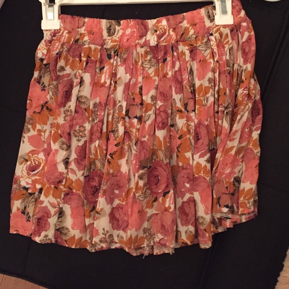 One size brandy Melville skirt