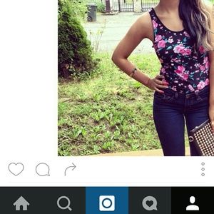 Selling my flower shirt! Size small ??????????