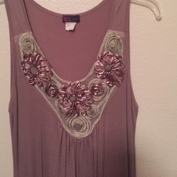 Tan blouse - Picture 2 of 3