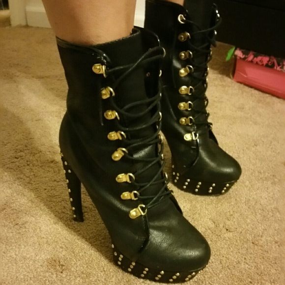 Street style boots with Gold accents