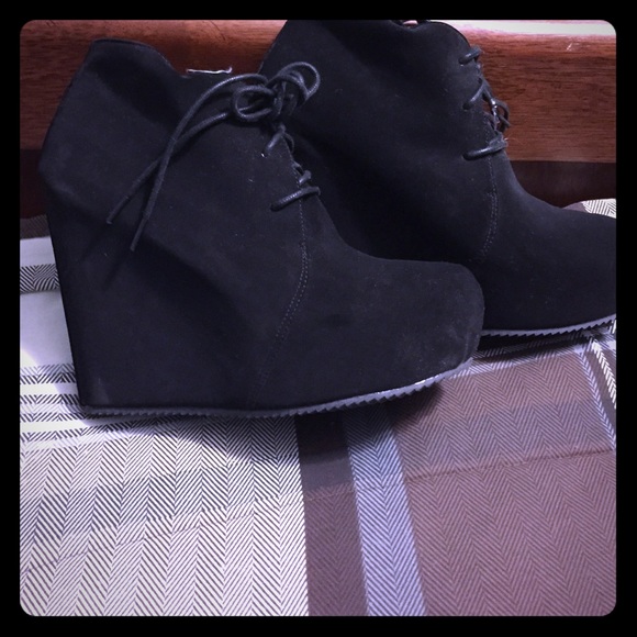 Elle black laced boots