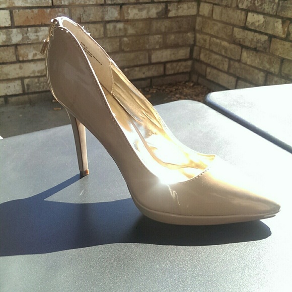 Nude Pumps