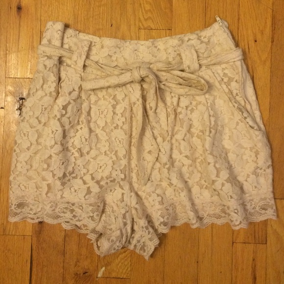 high waisted lace shorts | H&M