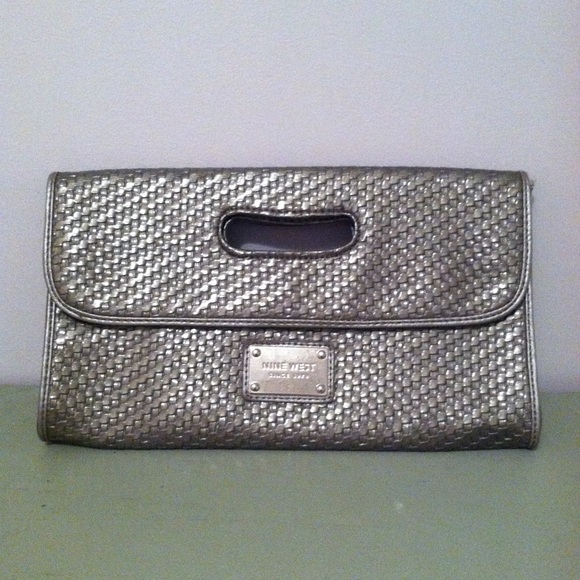🎉HP-Style Icon🎉  Nine West Silver Envelope