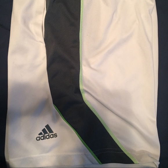 Active Adidas shorts - Picture 1 of 3