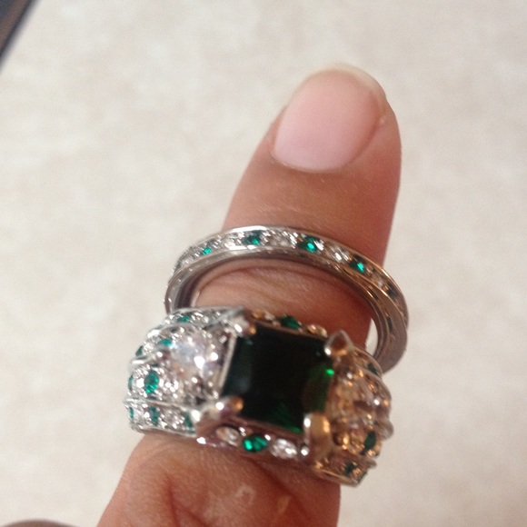 Emerald ring set in sterling silver